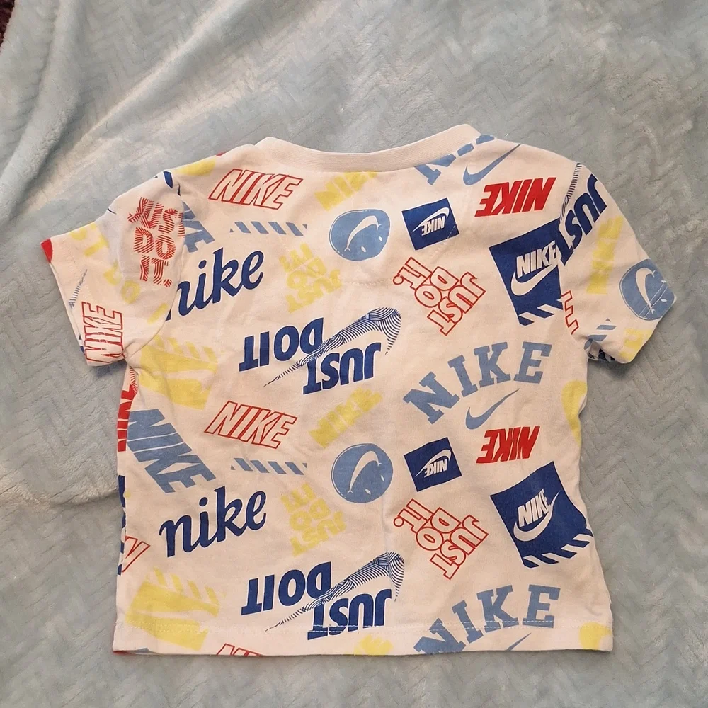 Nike little boy 2-pc short set, size 12months. Lt Crimson